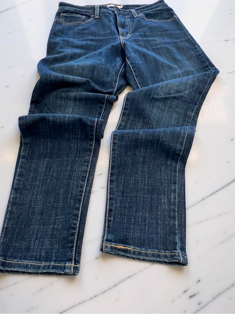 Levi's Stone Wash Blue Denim Jeans with Contrast Stitching - Picture 5 of 9